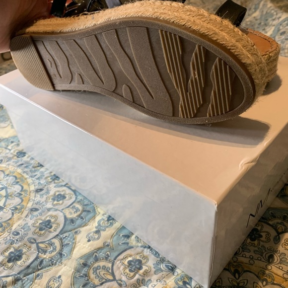 Neiman Marcus Espadrilles - Picture 3 of 4